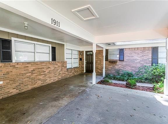 3rd image of 1911 Fairfax Dr