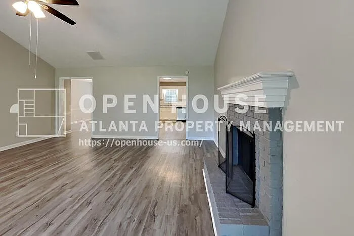399 Charesa Ln — Photo 3