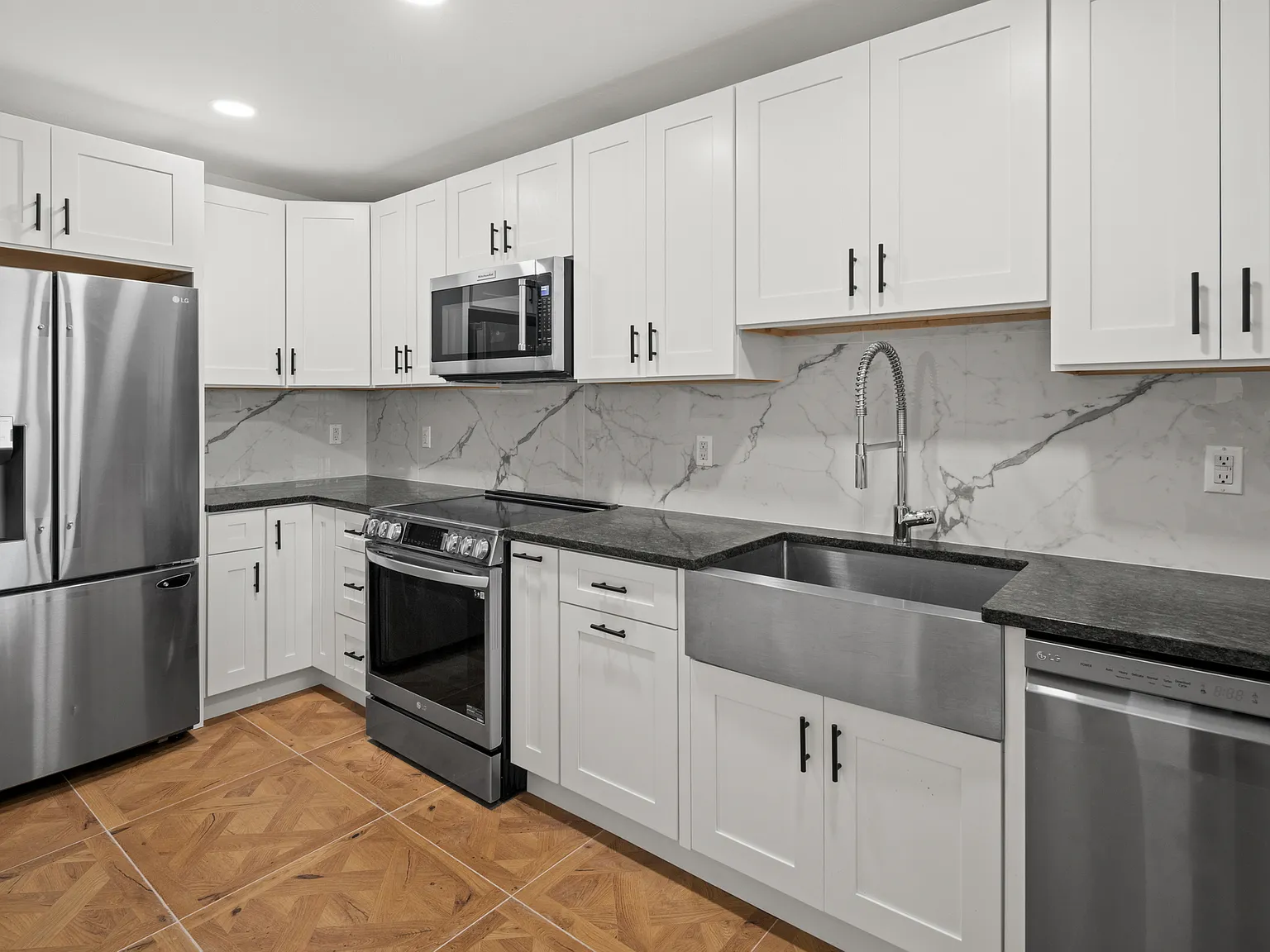 2 bed, 1.5 bath, 1070 sqft, $4,150 — Photo 2