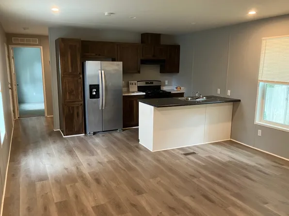 60 College Dr #60, Auburn Hills, MI 48326