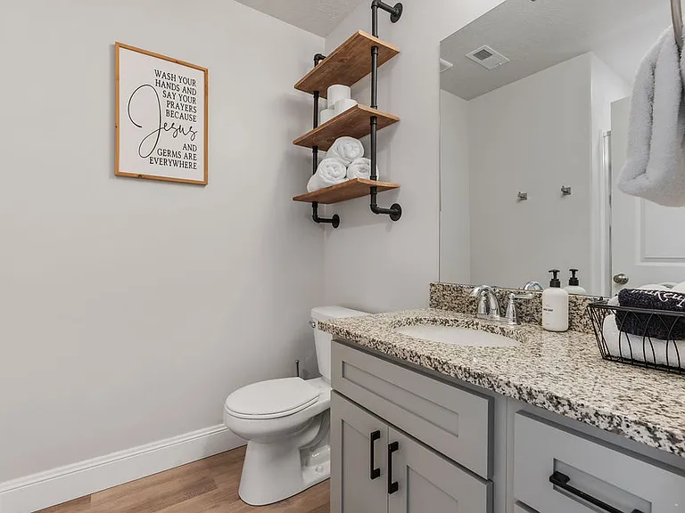 231 W Seasons Ln — Photo 47