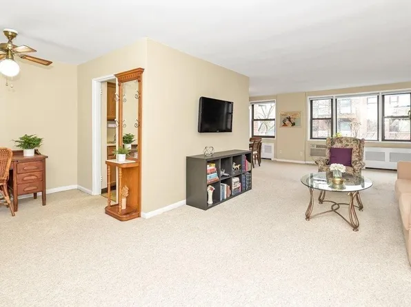 3 Birchwood Court #4K, Mineola, NY 11501