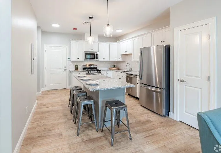 149 Main LCC — Photo 4