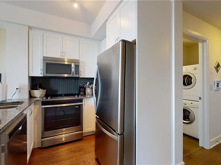 1035 Bank St #1501 — Photo 6
