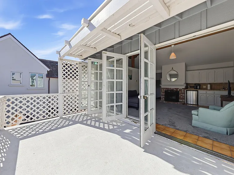 2104 E Ocean Blvd — Photo 26