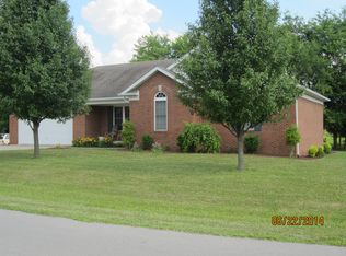 1011 Whispering Oak Dr, Bardstown, KY 40004