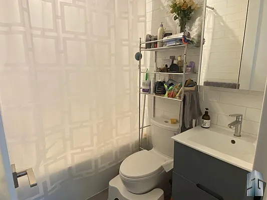 Rented by Skyline Group Real Estate | media 10