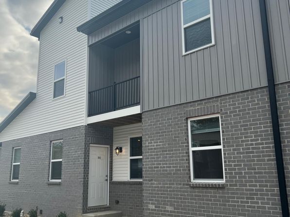 303 Court Yard Ln, Amelia, OH 45102