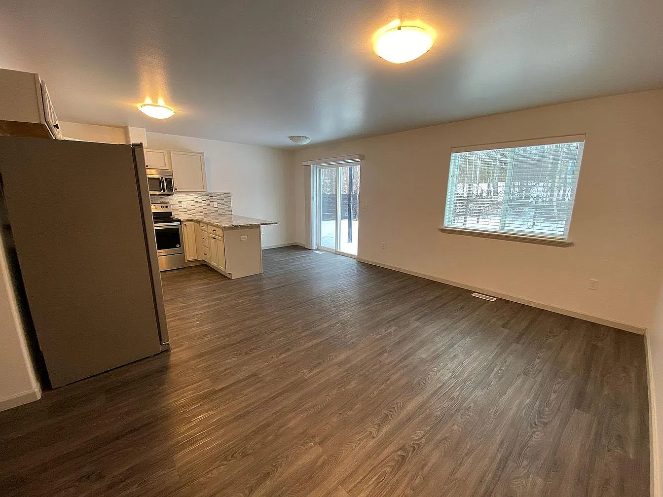 3 bed, 2.5 bath, 1300 sqft, $2,150 — Photo 3