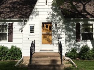 206 8th Ave SW, Independence, IA 50644