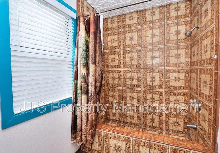 2812 Centennial Ct — Photo 32