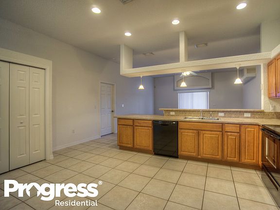 4th image of 1321 Creekview Ct