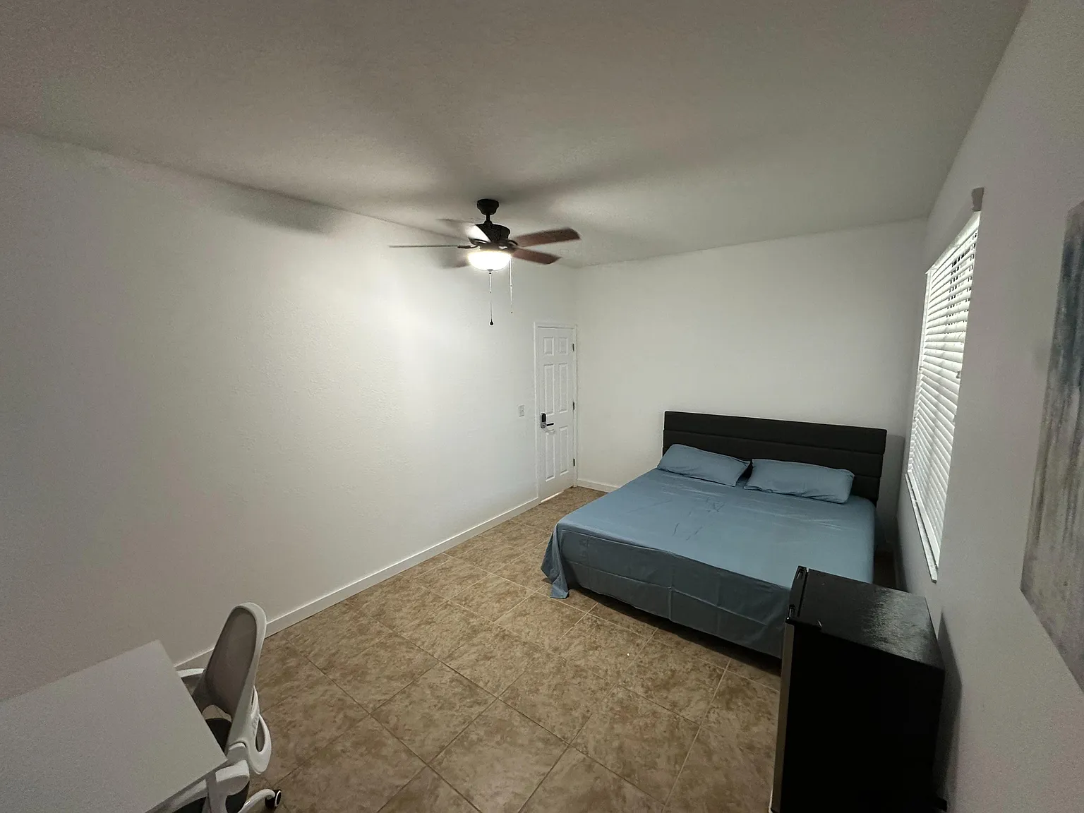 4 bed, 5.0 bath, 2842 sqft, $1,888 — Photo 4