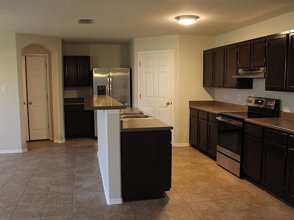 3rd image of 410 Larga Vista Dr