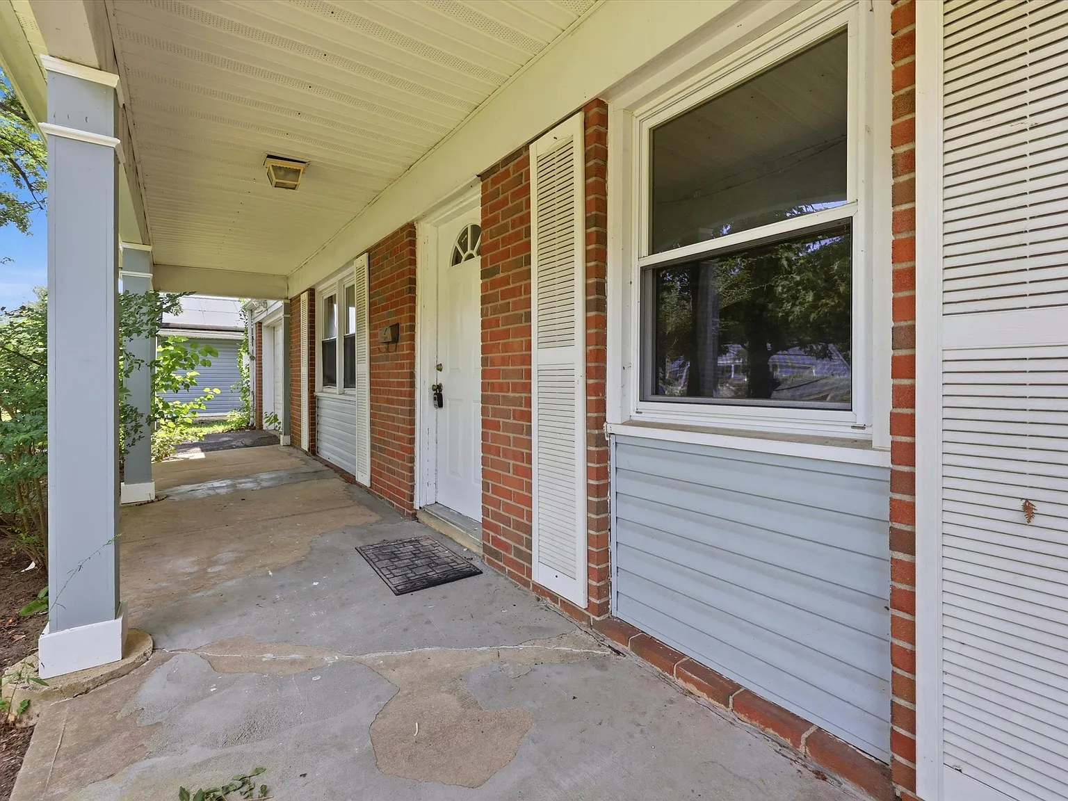 Beautiful Home Available Now! — Photo 2