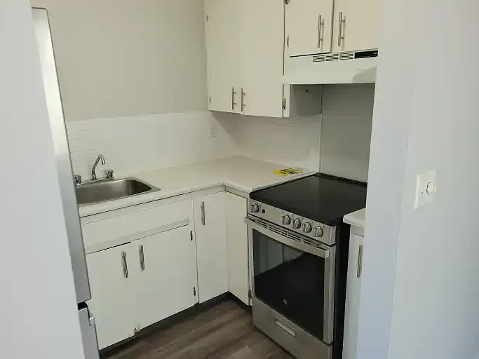 1 bed, 1.0 bath, 650 sqft, $1,050 — Photo 2