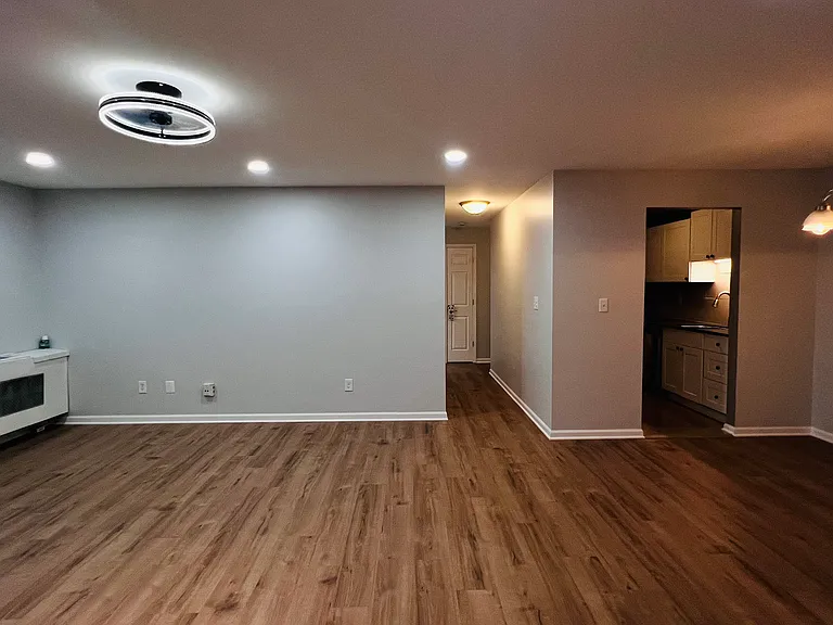 566 Somerset Ln #7 — Photo 4