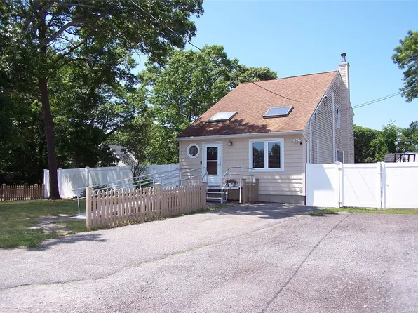 11 Pawnee Avenue, Mastic, NY 11950