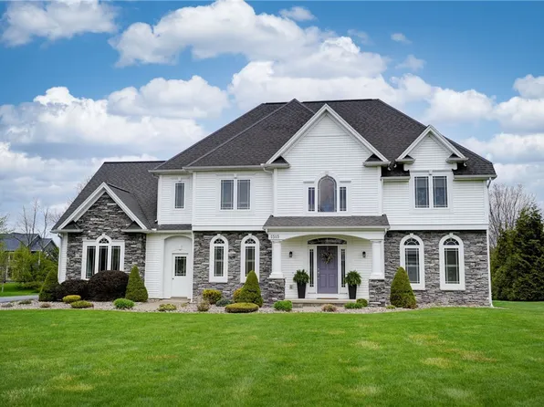 1515 Providence Dr, Webster, NY 14580