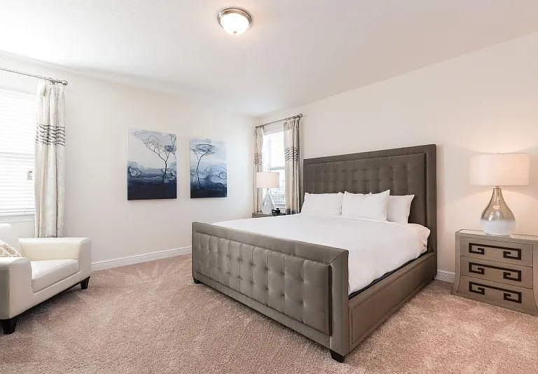Suite 1A(Owner's Suite): 1 King Size Bed 76"*80"