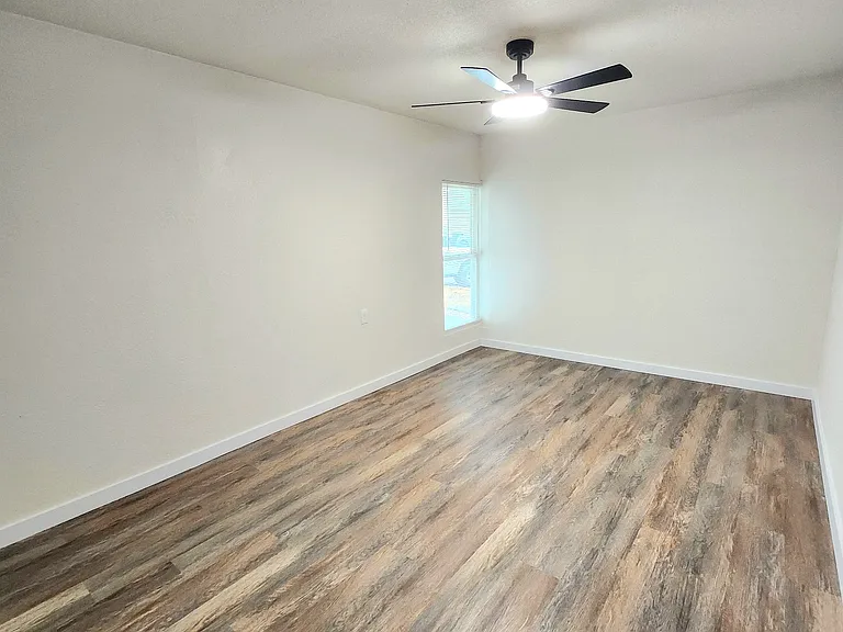 10045 Emerald Creek Dr — Photo 12