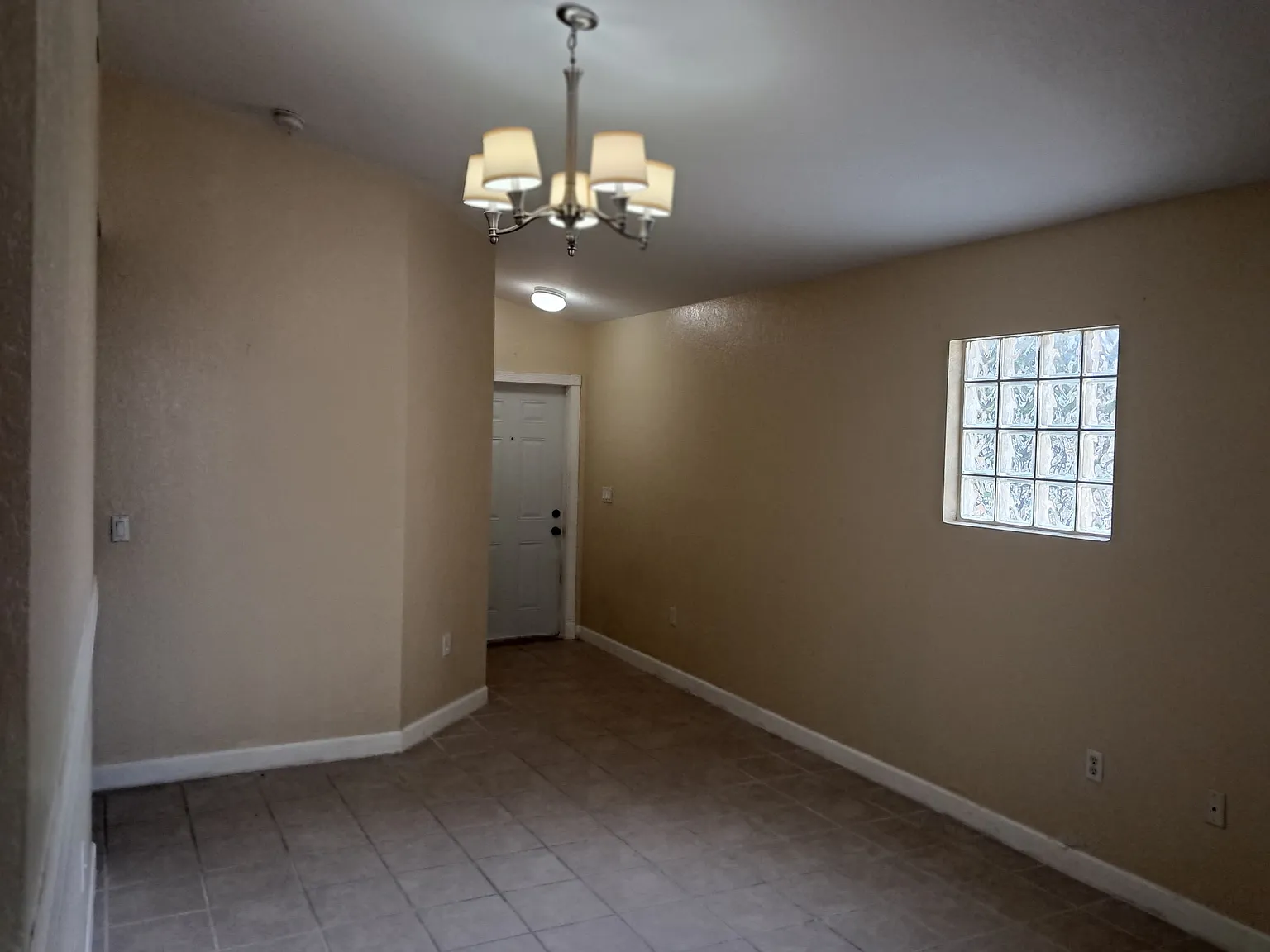 3 bed, 1202 sqft, $2,200 — Photo 4