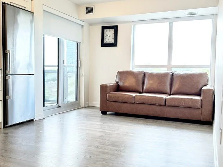 275 Village Green Sq #422 — Photo 2