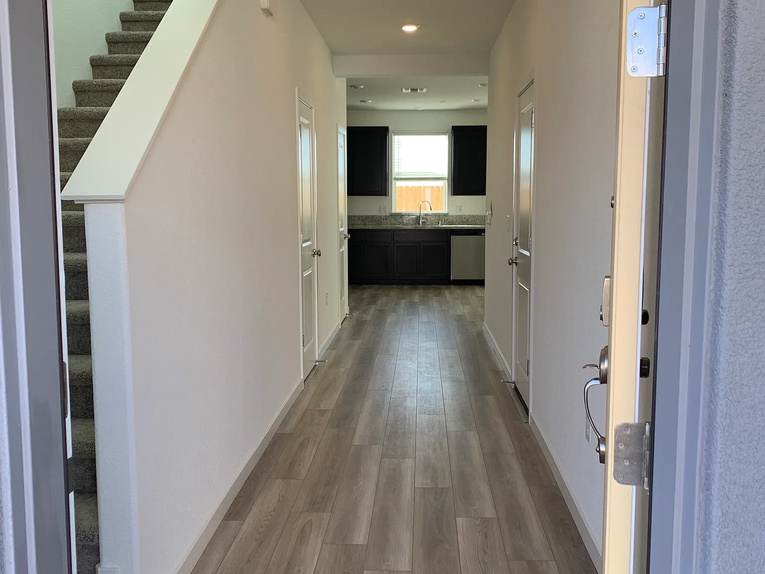 Gray Wolf Way, Sacramento — Photo 4