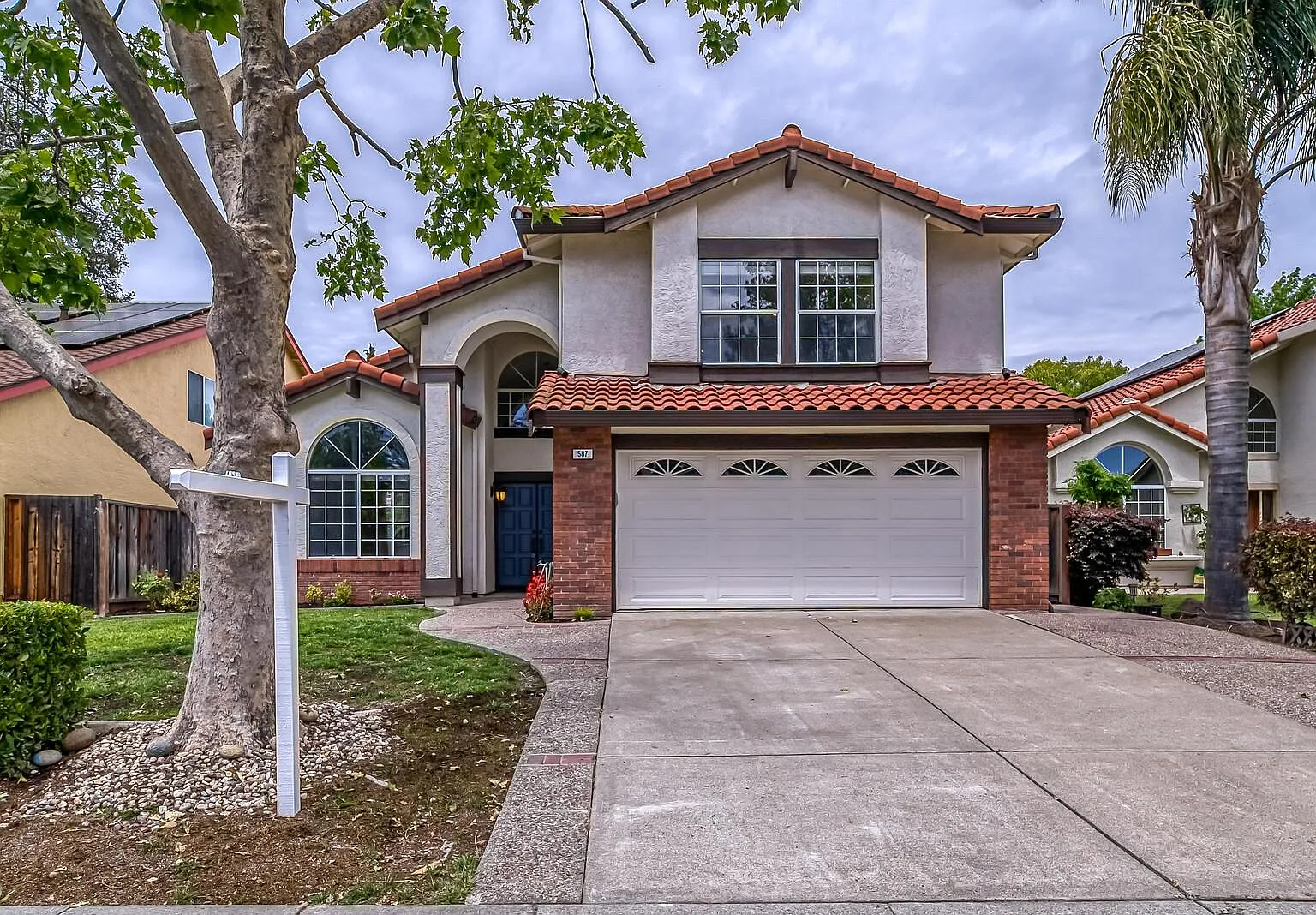 587 Fallen Leaf Cir — Photo 1