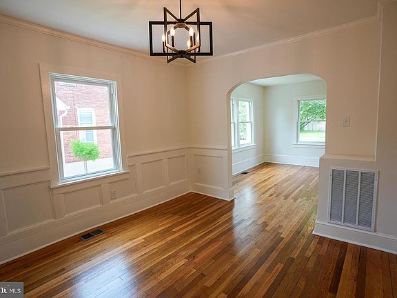 4th image of 632 Watson Ave