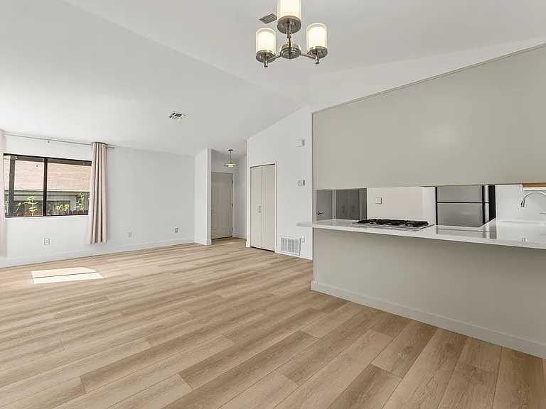 145 Summerset Dr — Photo 8