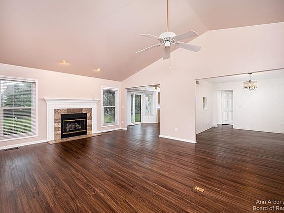 5th image of 1425 Maplewood Dr