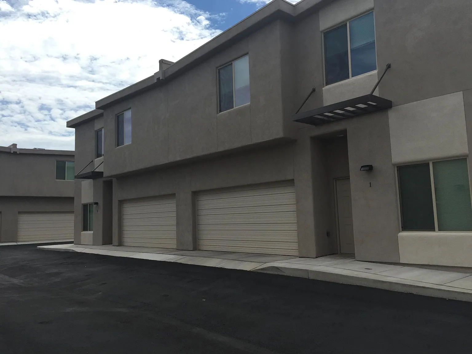 711 E Lester St — Photo 1