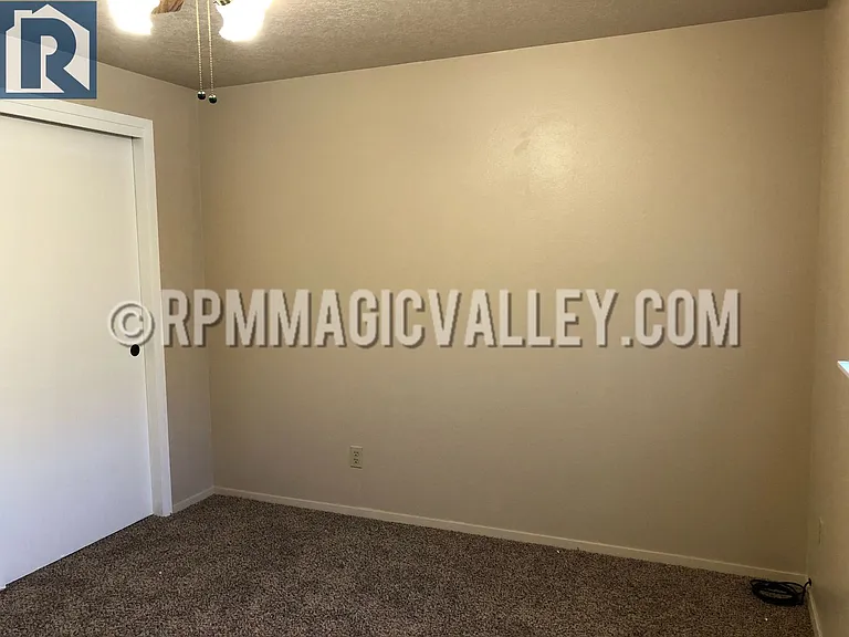 747 Meadows Dr #2 — Photo 26