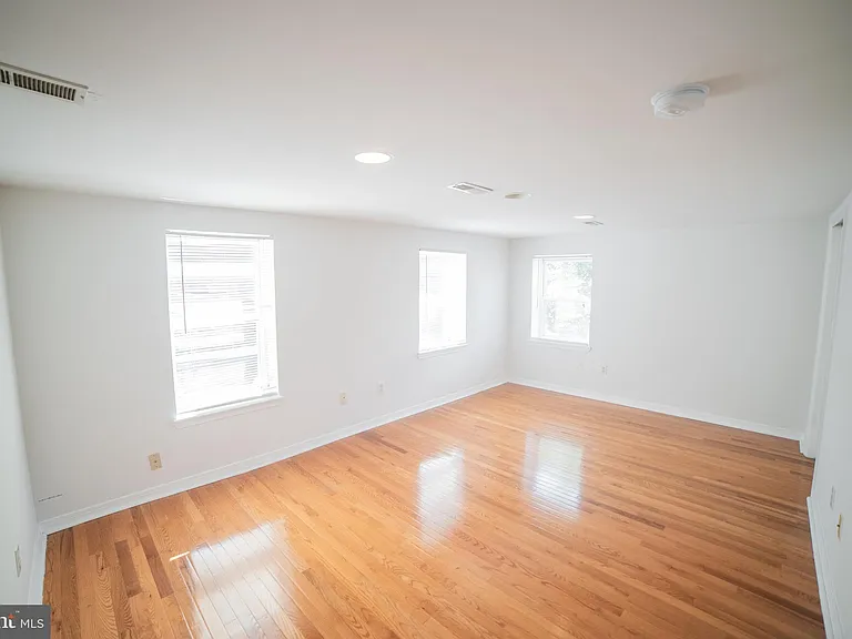 126 W Laurel St #2 — Photo 7