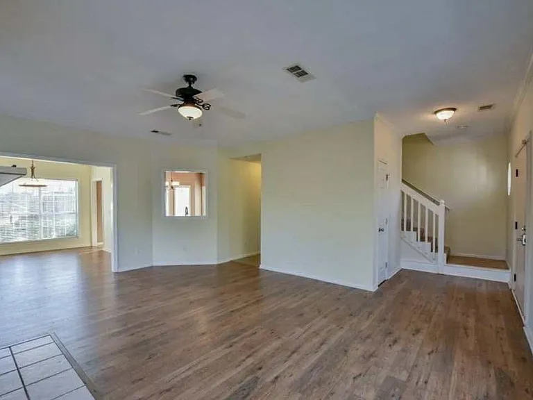 1549 Lesley Dr — Photo 5