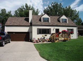 1116 12th Ave SW, Minot, ND 58701