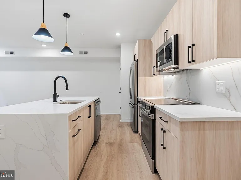 208 Vine St #3C — Photo 7