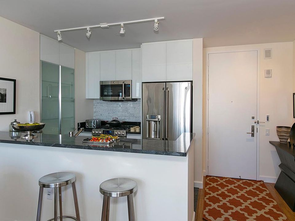 1st image of 160 W 62nd St APT 21F