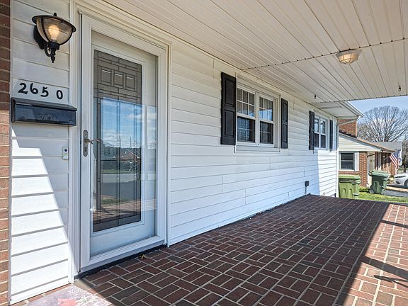 4th image of 2650 Leemount St