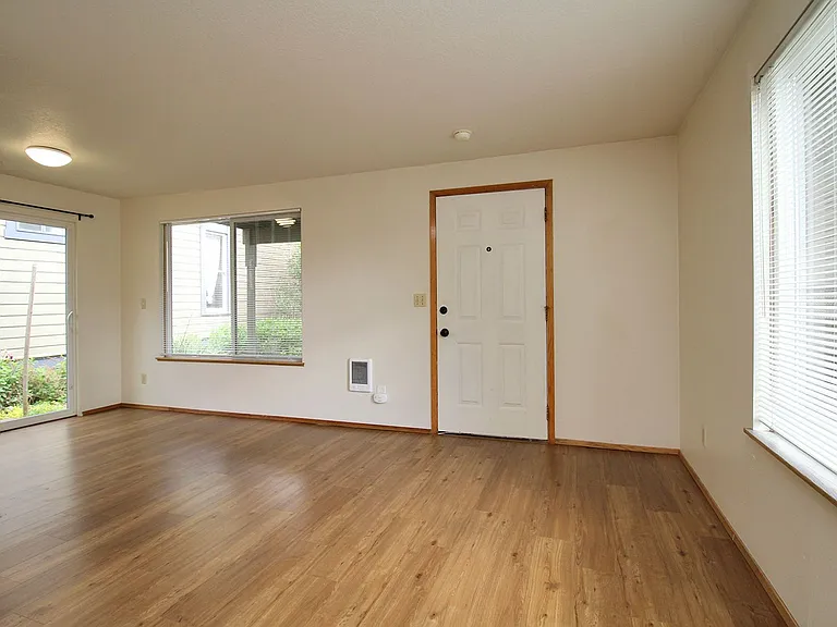 548 NE Tillamook St — Photo 2
