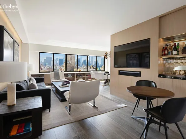 900 Park Avenue image 3 of 17