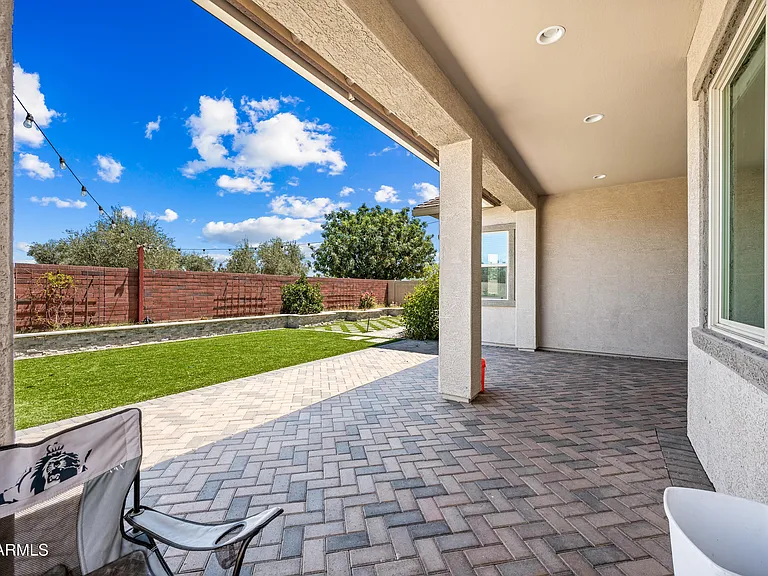 884 E Ladbroke Way — Photo 29