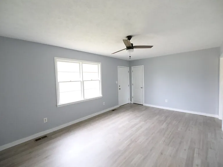 810 King Circle Dr — Photo 4