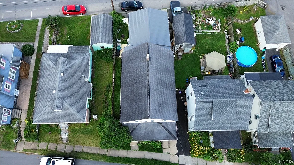 3 bed, 1.0 bath, 2128 sqft, $1,300 — Photo 4