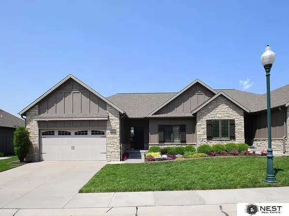 10050 Edgewater Ln, Lincoln, NE 68527