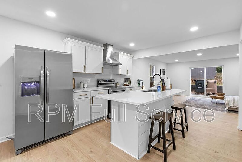 1st image of 1025 42nd Ave N