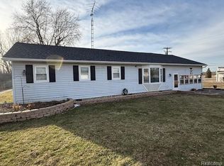 34 S Elba Rd, Lapeer, MI 48446