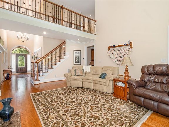 4th image of 7469 Henson Forest Dr