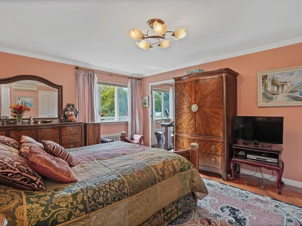 2514 Hubbard Street image 10 of 30